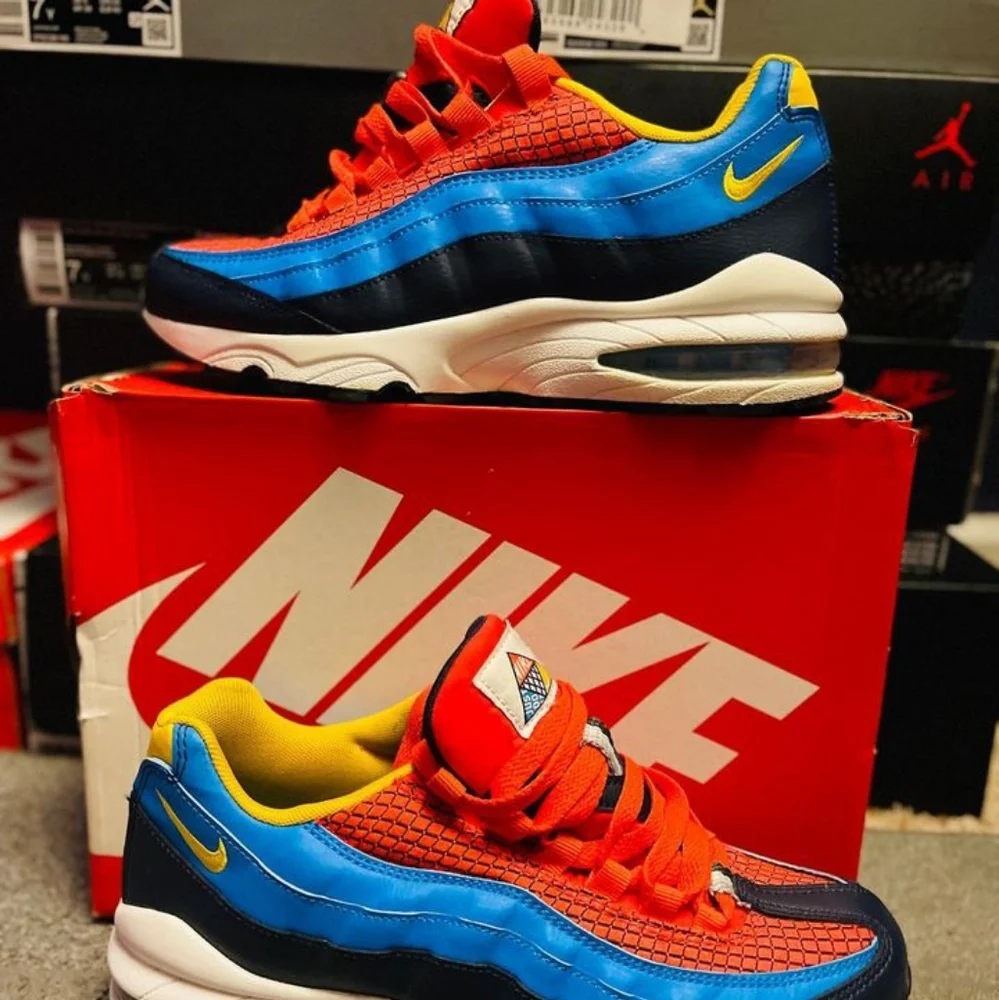 Air Max 95 (Yellow, Blue, Crimson, Navy)(Used)(Big Kids 7Y)